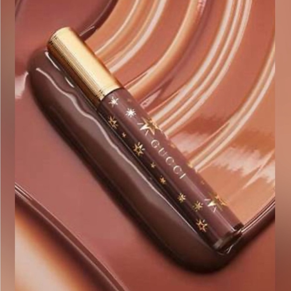 ✅GUCCI A Levres Luxurious Plumping Lip Gloss Suzanne 🆕
